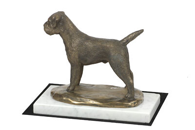 Border Terrier Statuette auf hellem Stein Art-Dog