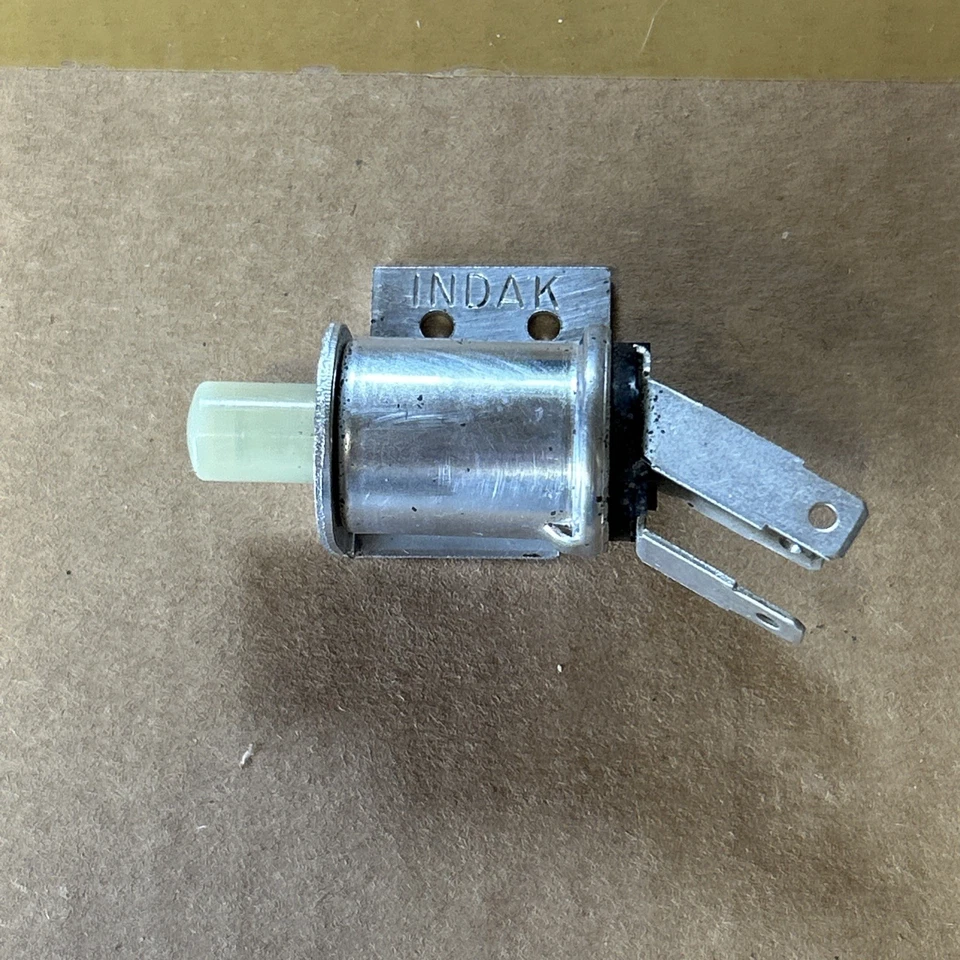 Interruptor de luz de reversa Chevrolet Corvair 1960-1964 transmisión manual de 3 velocidades Foto 2 de 4