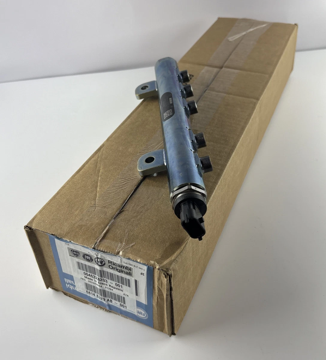 Riel de combustible derecho Mopar OEM 3.0L Diesel 68148329AB 2014-2023 foto 1