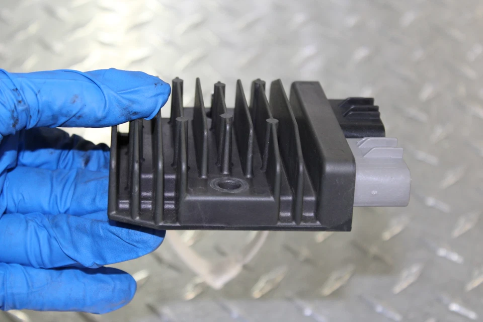 2013 年本田 CB500X RECTIFIER VOLTAGE REGULATOR — 第 2/4 张图片