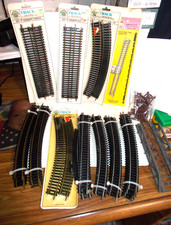 VINTAGE 51 LOT TRAIN TRACKS  BRIDGE  TRACK RAMPS BAG  HO-SCALE ELEC. TRAINS