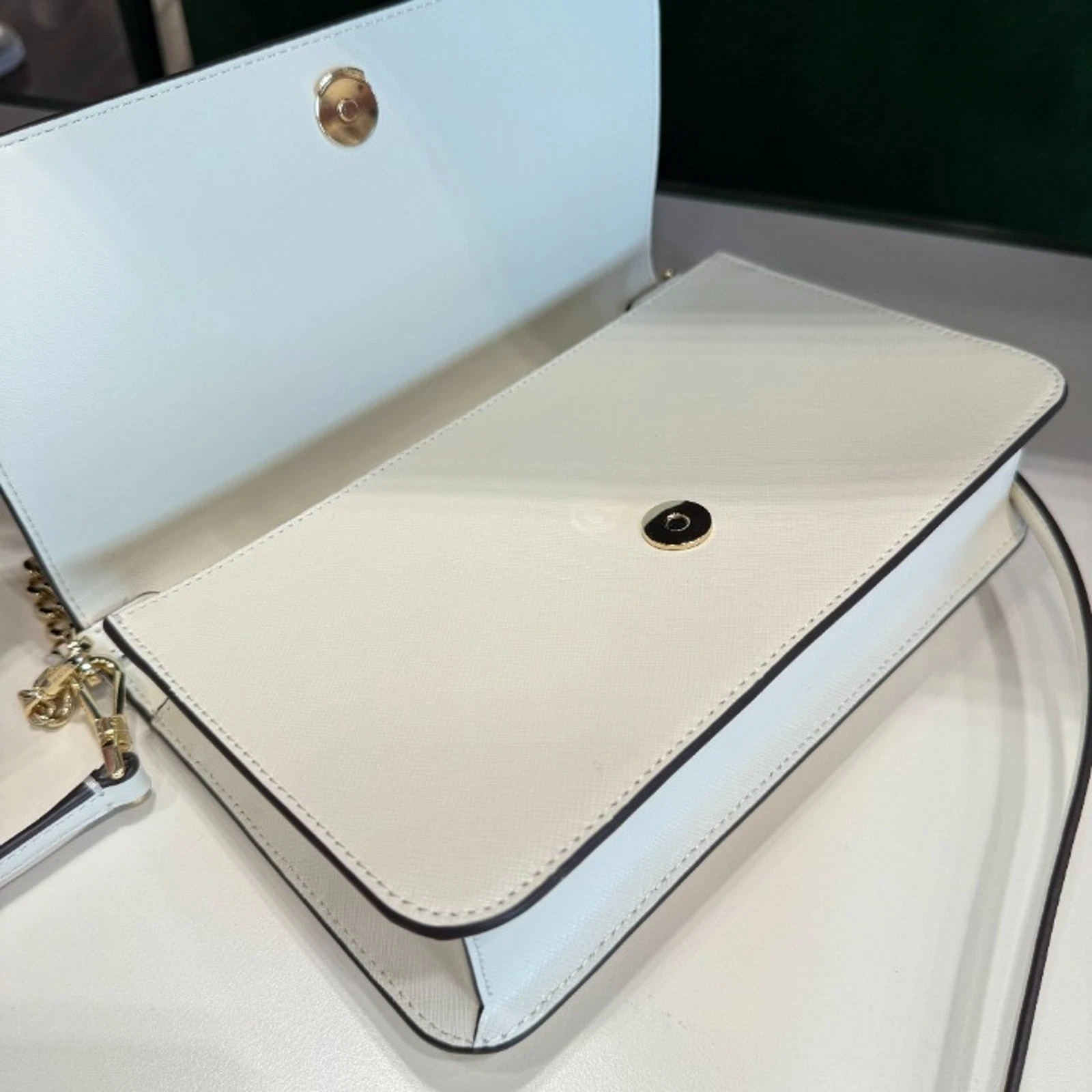 Tracolla convertibile in salice traforato Kate Spade KL036 Madison in meringa
