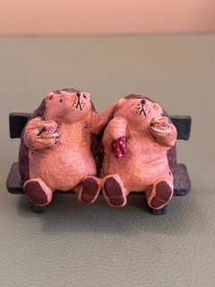 Peter Fagan/Colourbox Annekabouke Hedgehogs on Bench WF006