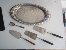 3 antike Kuchen-/Tortenheber, WMF Zuckerl&ouml;ffel und silberfarbenes Serviertablett