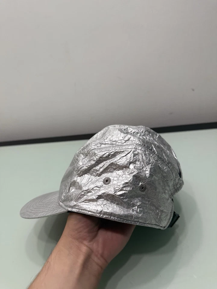 Gorra para correr Nike AW84 5 paneles con correa trasera Marte Landing - metálica Foto 4 de 4