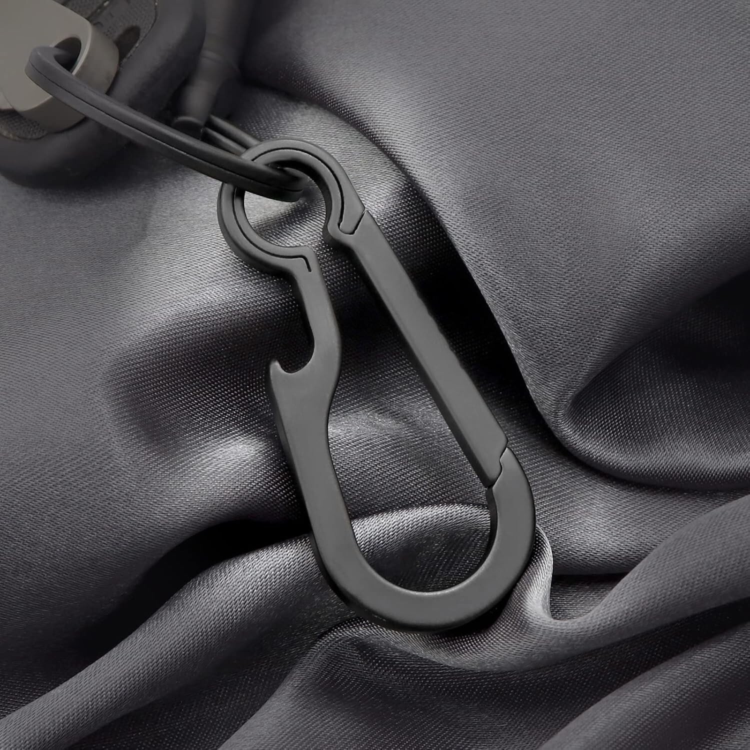 Durable Titanium Keychain Clip - Minimalist Design with Quick Release Function
