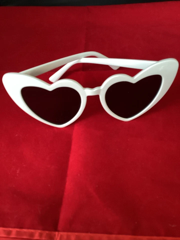 LOT OF 50 Heart Shape Sunglasses Black Lenses Womens Girls Teen Fashion Love - Image 4 of 4