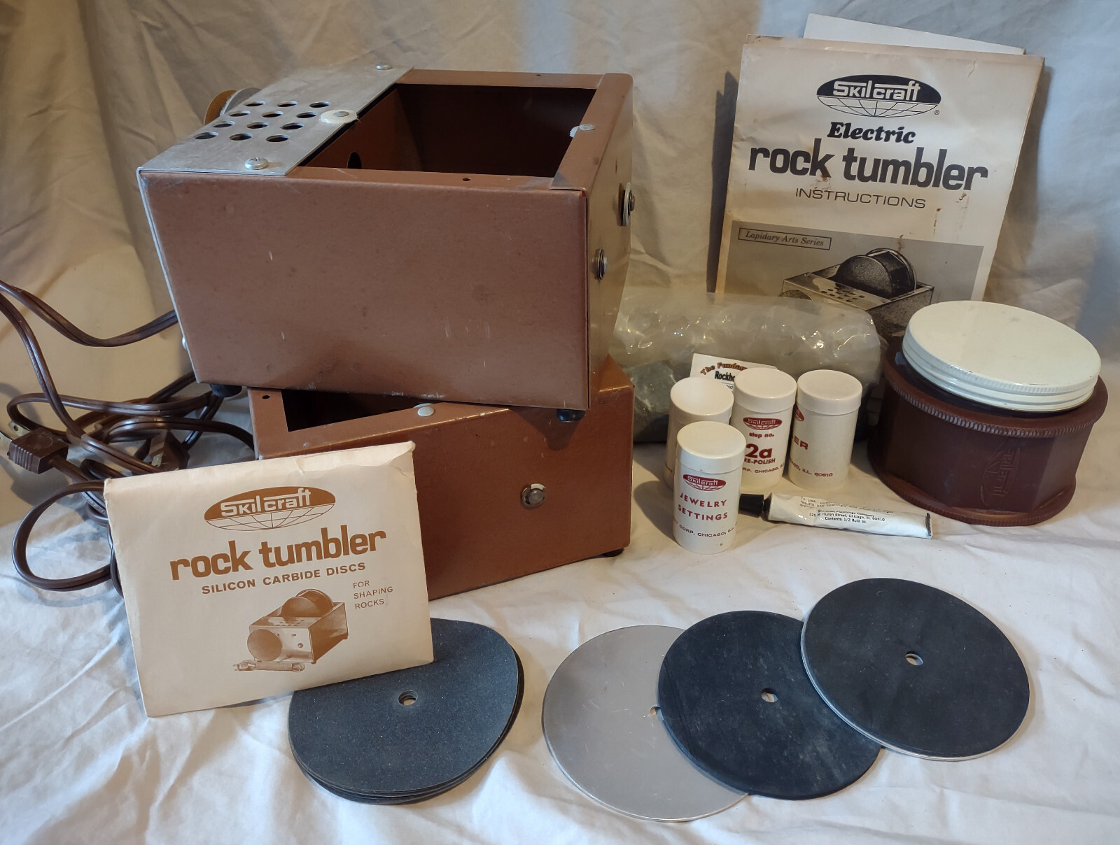 Vintage Skilcraft 932 Electric Rock Tumbler/Polisher Kit w. 2 Tumblers
