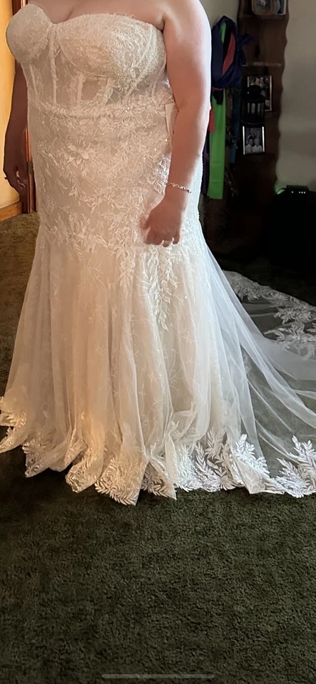 Vestido de novia encaje hermosos diseños talla grande 24W Foto 2 de 4
