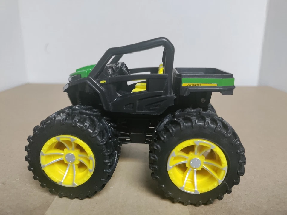 John Deere Gator Rsx860I 4X4 2016 verde amarillo 1:32 británico. Foto 2 de 4