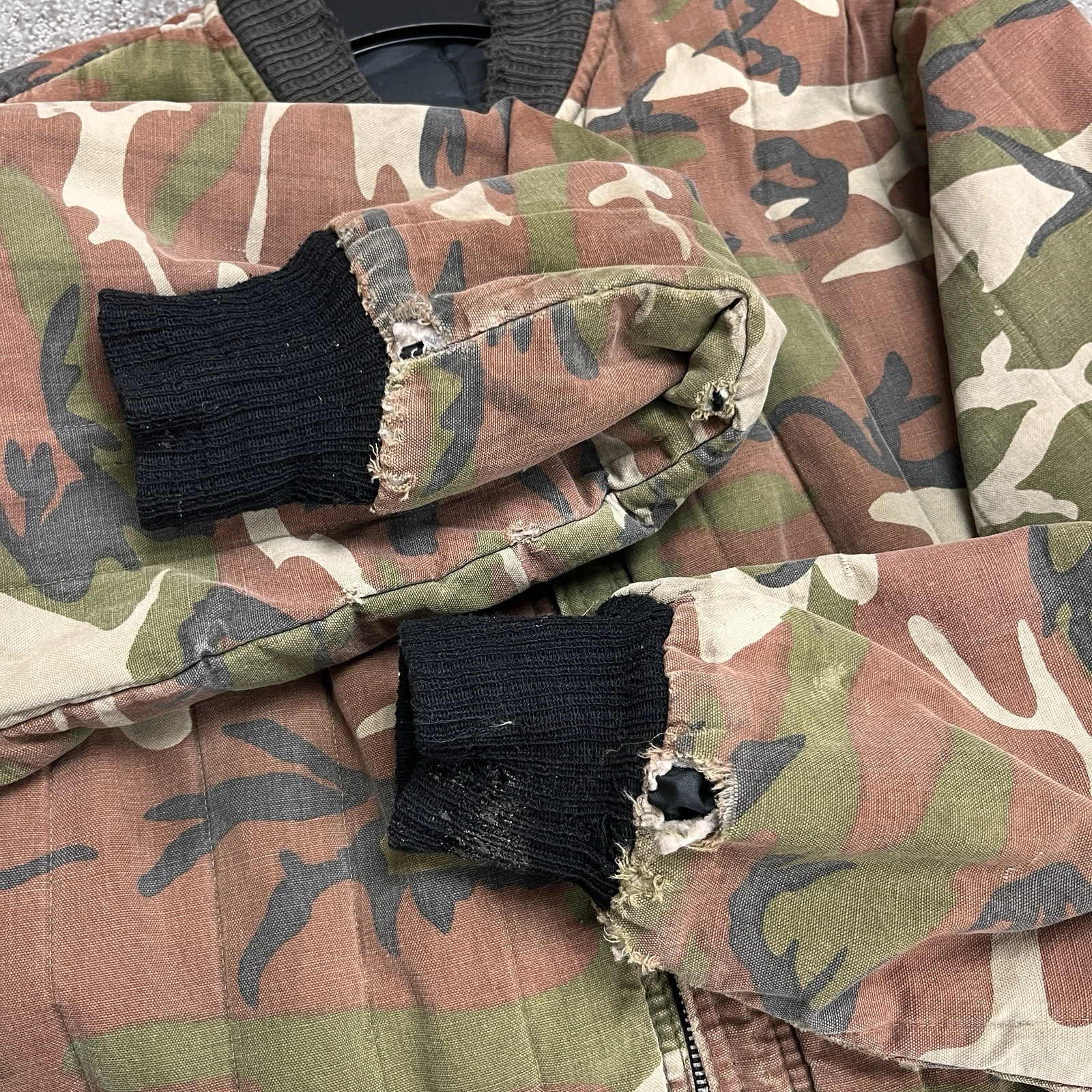 VTG Woodland Camo Quilted Work Jacket Hunting Streetwear Thrashed *Broken Zipper - product detail image 19