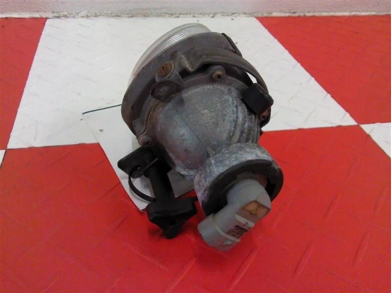 03 04 Hyundai Tiburon Driver Left CORNER PARK LIGHT FOG DRIVING Bumper Mounted - Image 2 of 3