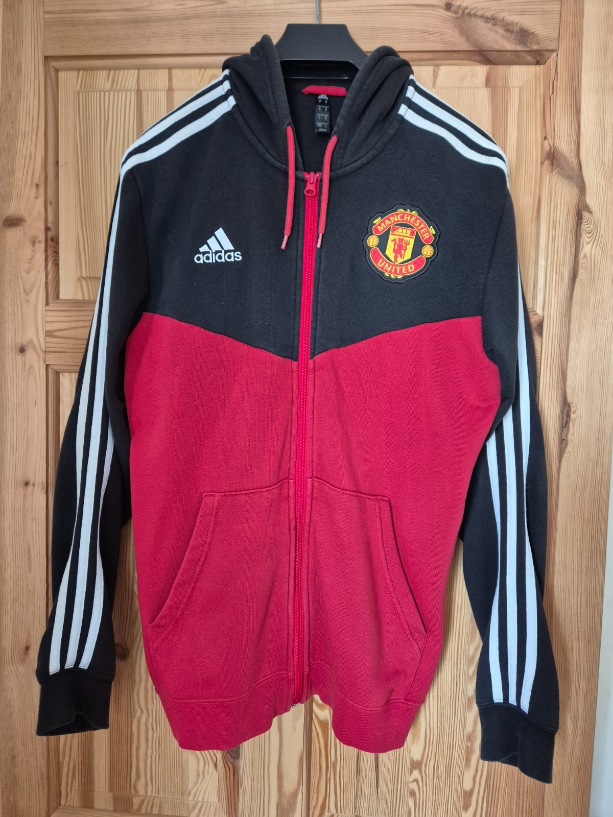 Man Utd Adidas Mens Medium Hoodie.