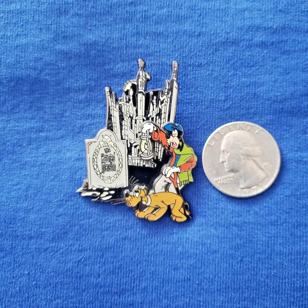 2004 Contemporary Disney Pins, Patches & Buttons (1968-Now) for
