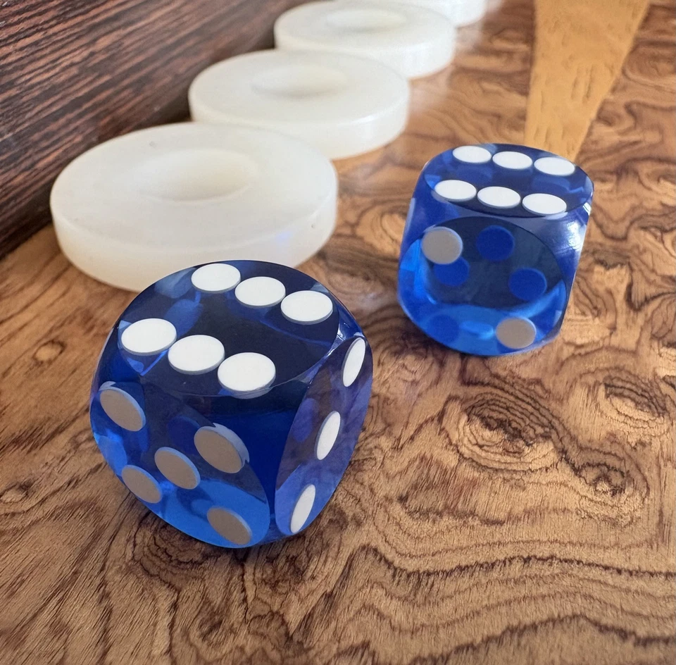 Pair of 16mm Precision Backgammon Dice - Image 3 of 4