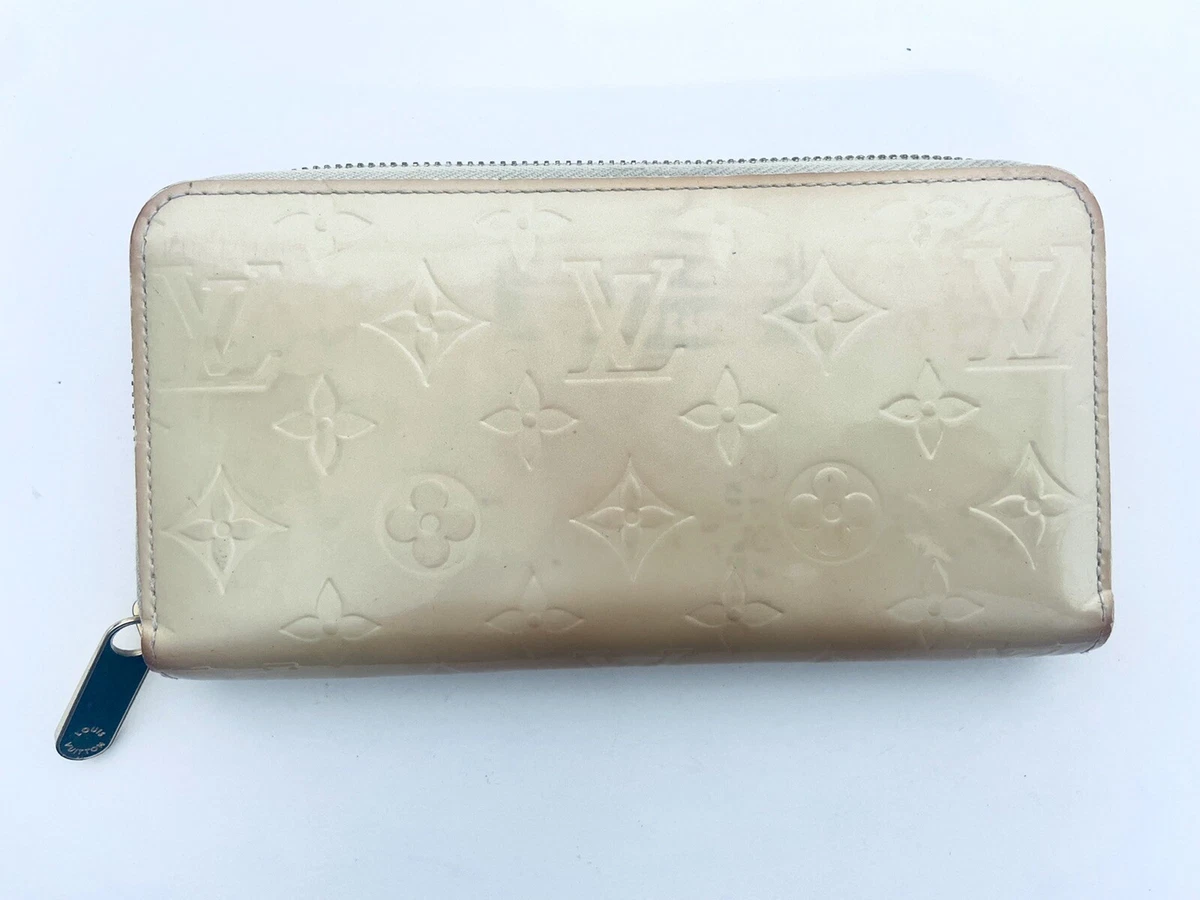 white and gold louis vuittons wallet