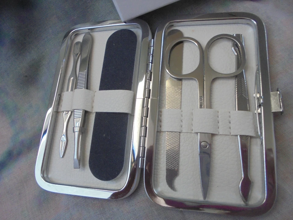 asambeauty 6 teiliges Nagelpflege Set Maniküre Pediküre Etui Weiß Hartbox neu - Bild 2 von 4