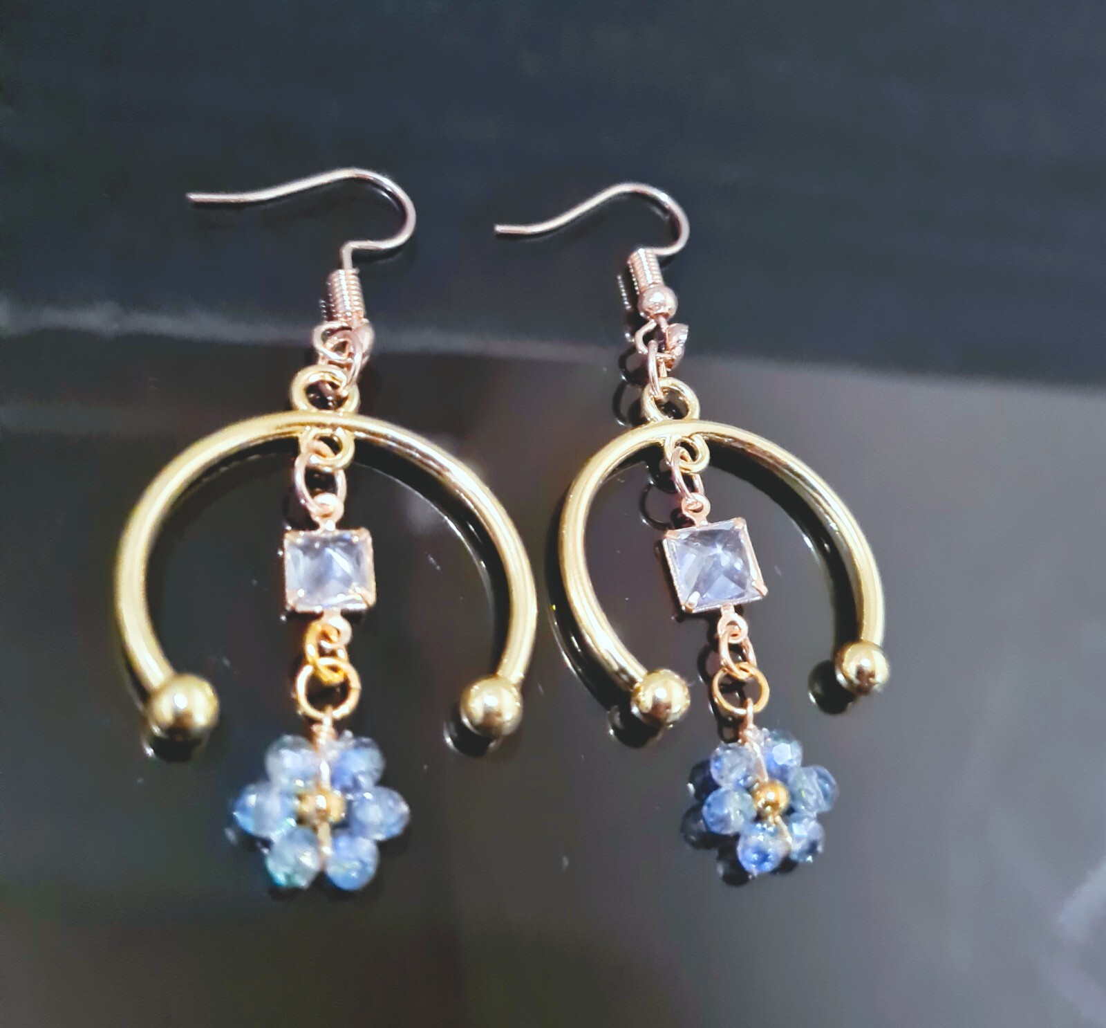 Stylish Half Hoop Earrings for a Chic Everyday Look-image