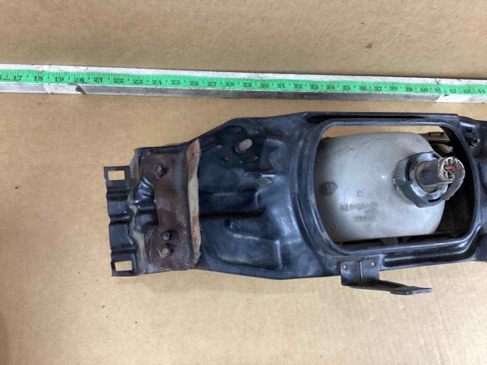 1990-1991 Mazda 929 Front Left Driver Side Headlight Assembly - Image 4 of 4