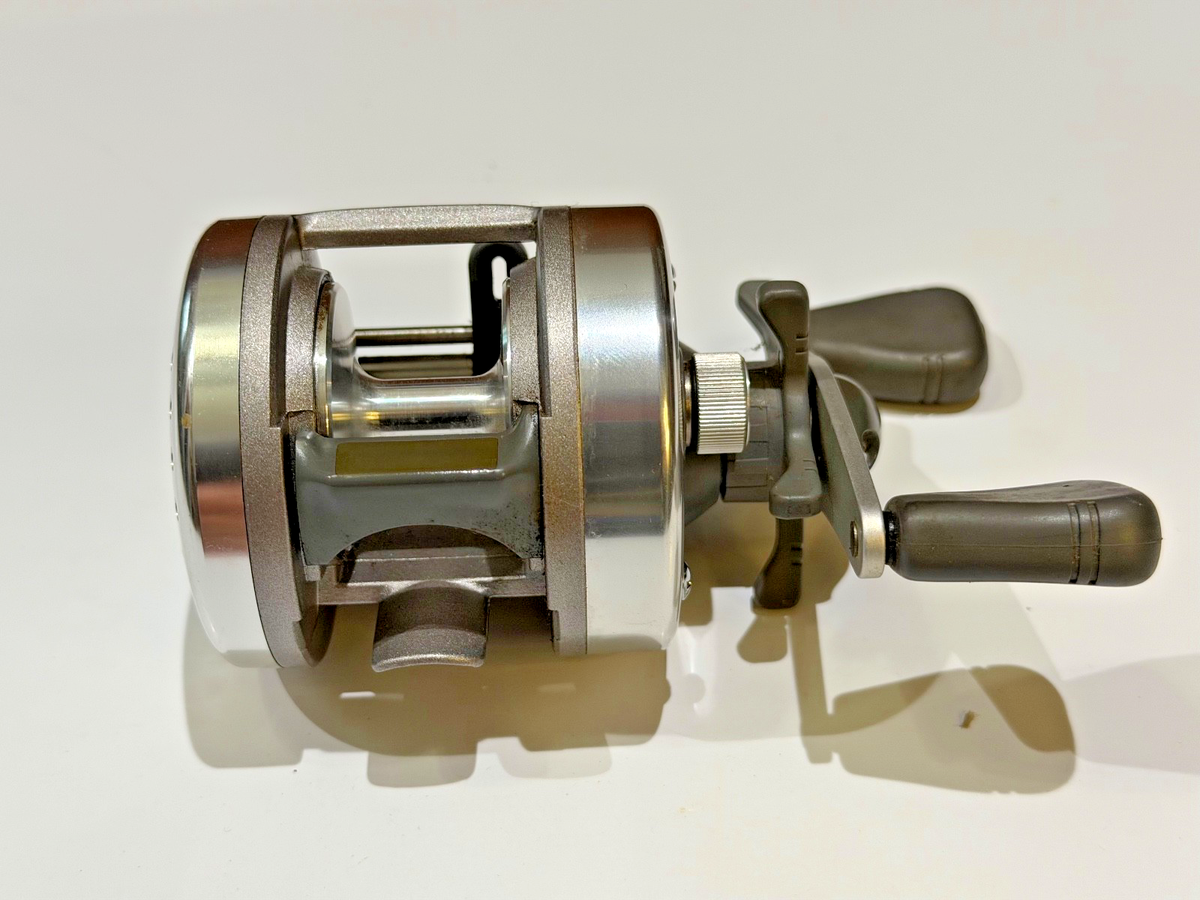Quantum Iron IR120C Baitcasting Reel Made in Japan - Spins Well