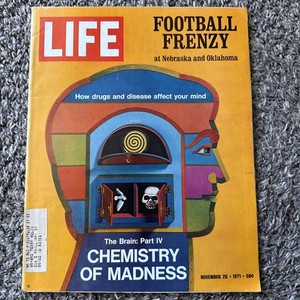 LIFE MAGAZINE NOVEMBER 26,1971 FOOTBALL FRENZY VINTAGE ADS VG