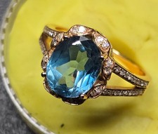 14 karat yellow gold ring, oval cut blue topaz center stone Q7M3 