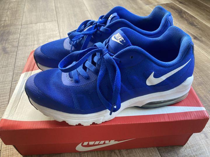 Men 7.5US Nike Air Max Invigor Sneakers