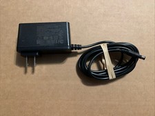 Medela MSS-V2000WR090-024E0-US AC Power Adapter 101036149 9V 2A