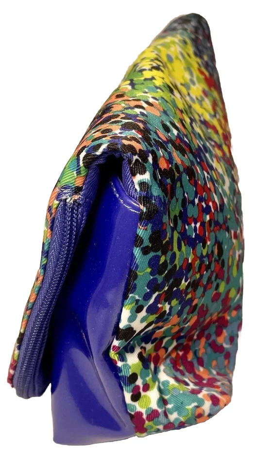 Bolsa de Maquillaje Shoshanna Para Elizabeth Arden Color Punto y Diseño Color Púrpura Profundo Foto 4 de 4