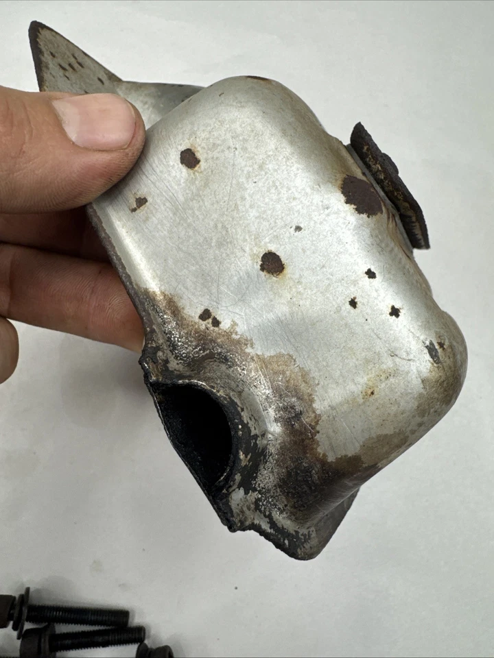 Silenciador de escape y pernos OEM RedMax EB431 EB441 Foto 4 de 4