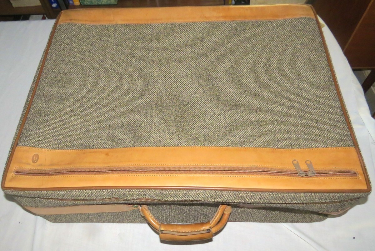 Hartmann Tweed Suitcase: 26 x 20 x 8.5 inches: Zipper