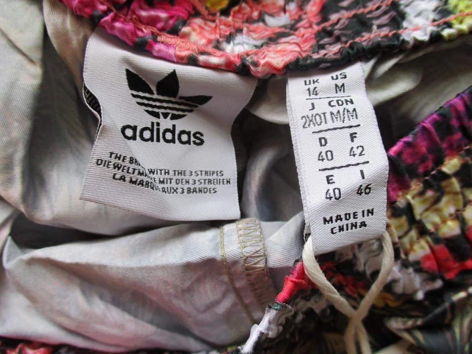 Shorts de fazenda Adidas verde estampa palma costura interna 3 polegadas CW4728 médio novo com etiquetas - Imagem 4 de 4