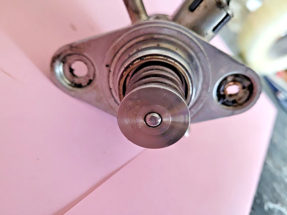 BOMBA DE COMBUSTIBLE DE ALTA PRESIÓN CADILLAC CT6 2,0 L - USADA Foto 4 de 4