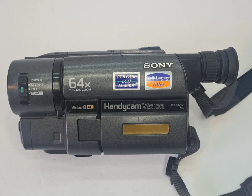 Sony CCD-TRV15E Handycam Video 8 Camcorder With Case & Accessories - Image 2 of 4