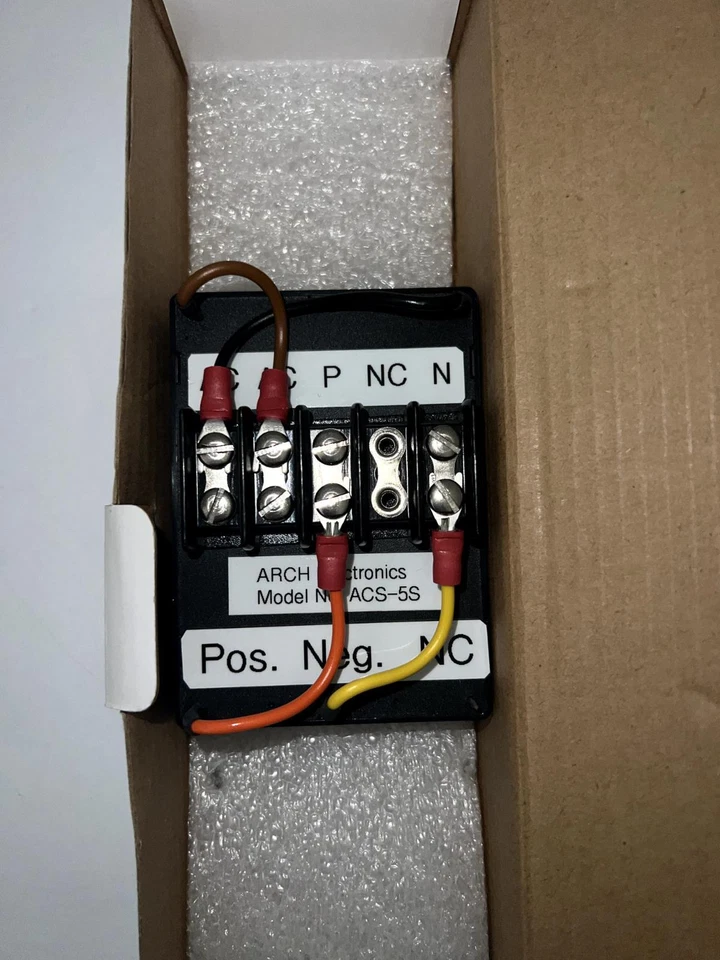 ARCH Electronics Corp. DIASAH075 Bloque fuente de alimentación 5 voltios/5 AMP/ 230 VAC in Foto 2 de 4