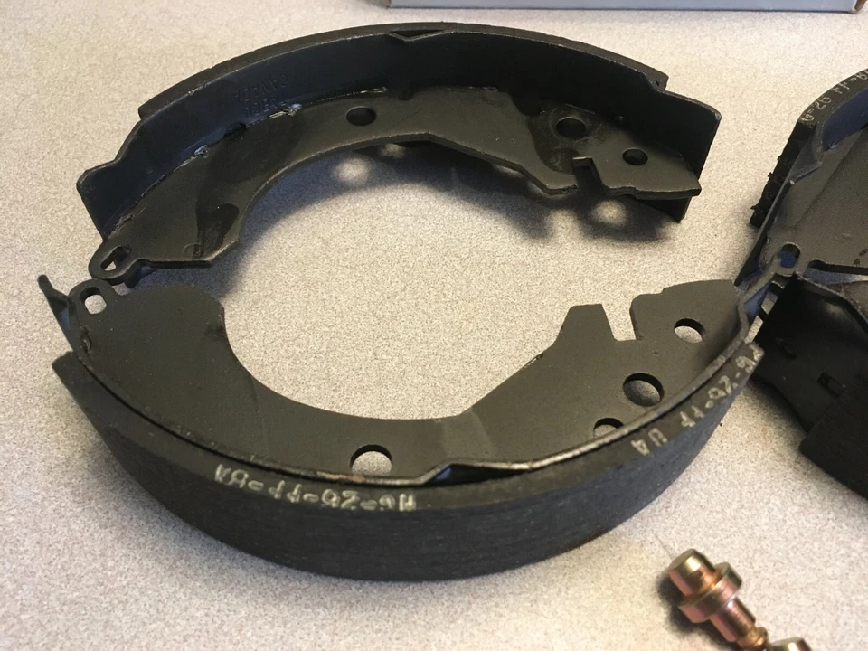 Zapatas de freno de tambor trasero Federated BS558 para Eagle Summit Dodge Colt Mirage 85-91 Foto 2 de 4