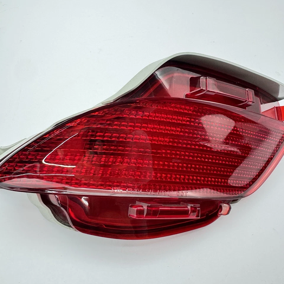 Luz de señalización reflectora trasera lado del conductor izquierdo Lexus RX350 2010-2015 FABRICANTE DE EQUIPOS ORIGINALES Foto 3 de 4