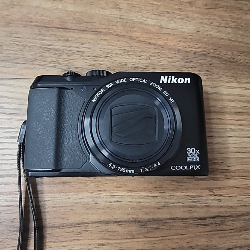Nikon COOLPIX S9900 Digital Camera 16.0 MP 30x Optical Zoom Built
