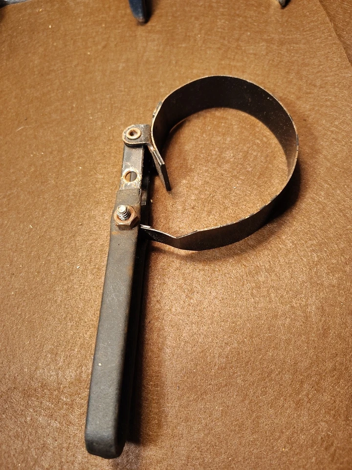 Four Vintage Oil Filter Wrench Lot Unbranded Besides One - Image 4 of 4