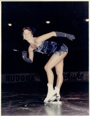 Photo Figure Skater Erica Batchelor on Ice, Portrait - 10770424