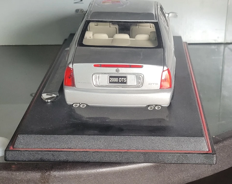 Maisto 💫 Cadillac 2000 Deville DTS escala 1:18 touring sedán edición especial Foto 2 de 3