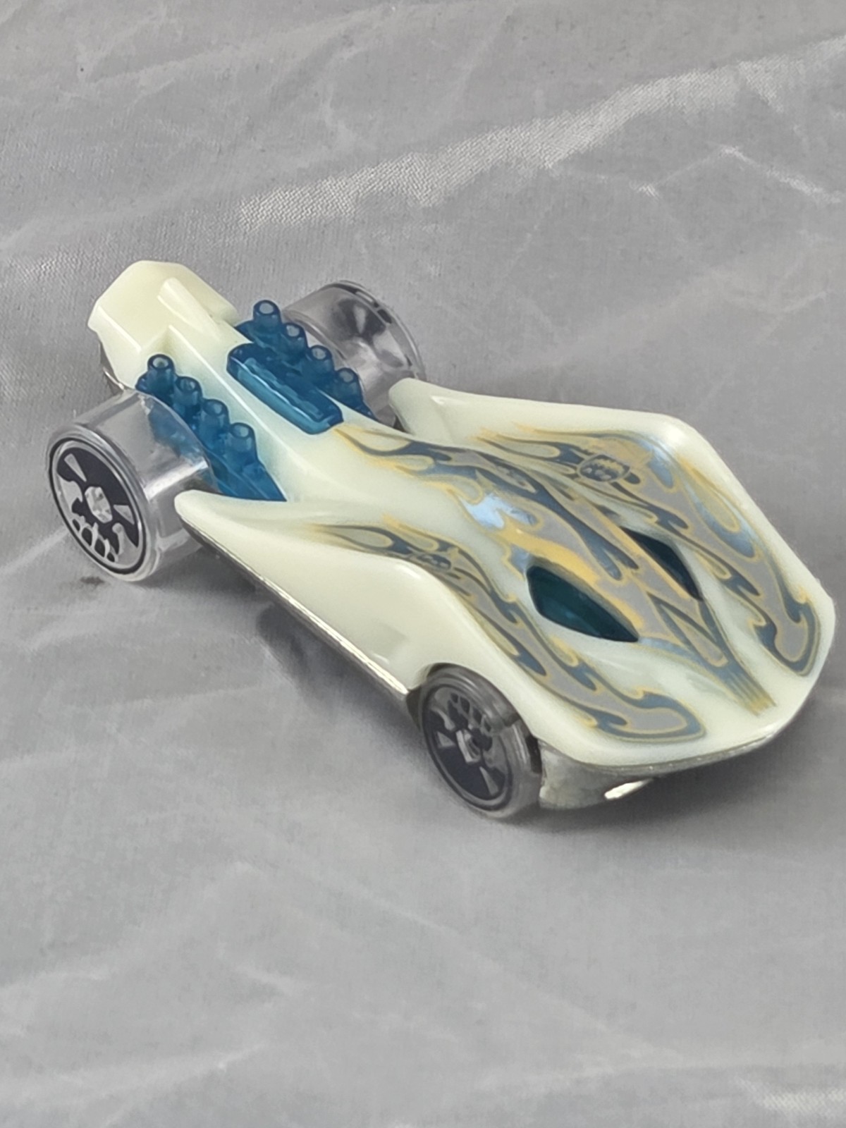 Vintage 2009 HOTWHEELS, " SUPER STINGER" SPECIAL edition,  Clear Slicks, Rare