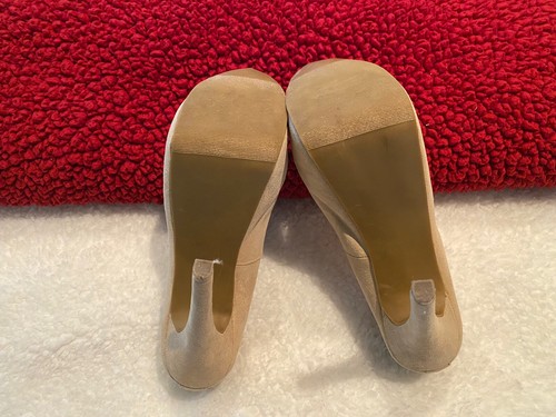 Just Fab Viola Brushed Velour Leather Closed Toe Pumps Size 6M Beige - Picture 4 of 5