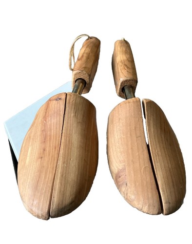 Gucci Wooden Shoe Trees Mens Size 45.5 Brown Brass Hardware  display picture 2
