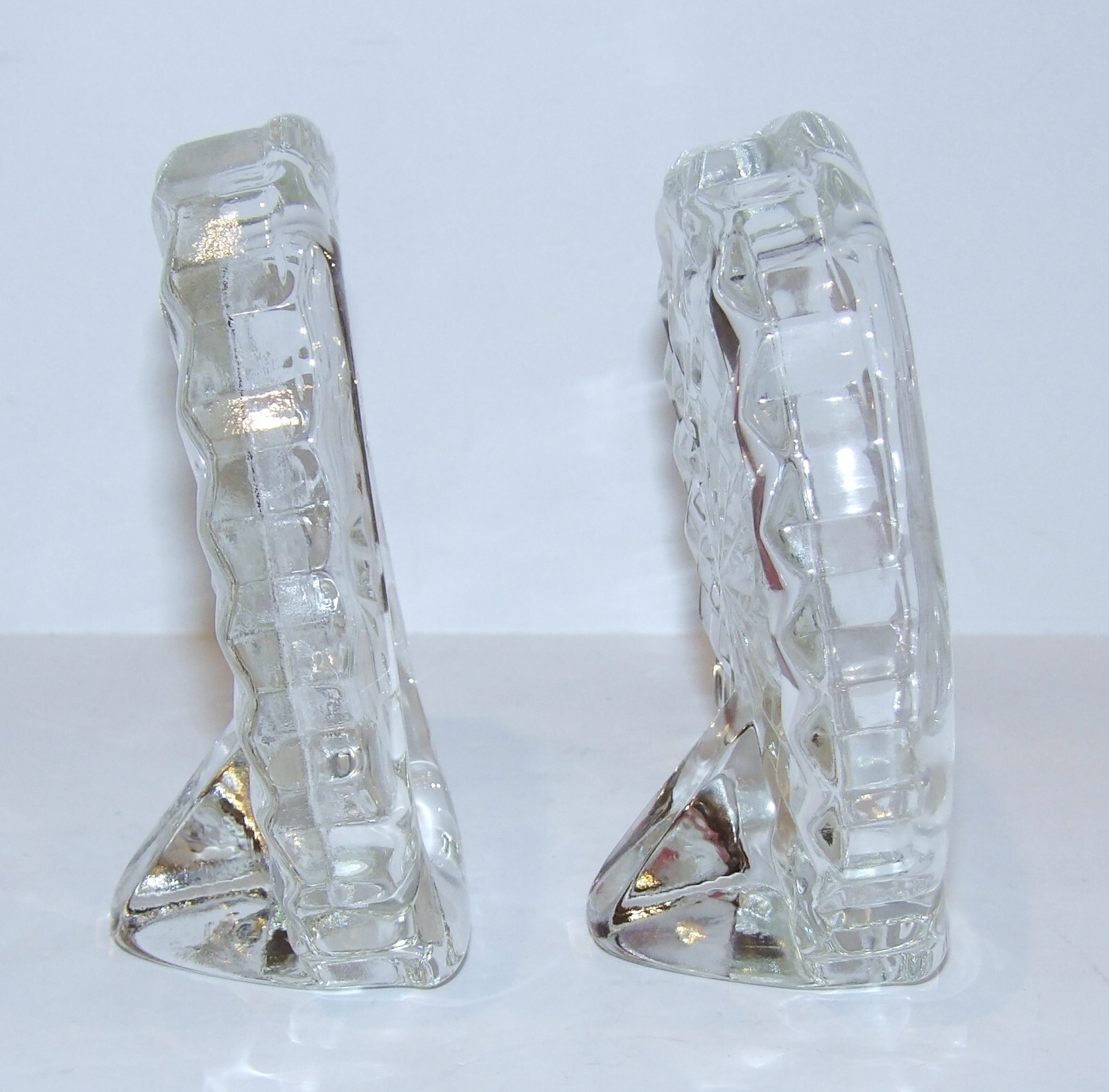 LOVELY PAIR OF VINTAGE FOSTORIA GLASS AMERICAN 4" OVAL PICTURE FRAMES