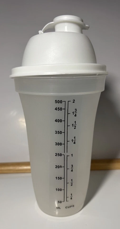 "Juego de 2 vasos agitadores medidores Norpro con tapa de caño de 2 tazas de 8"" de altura usados" Foto 3 de 4