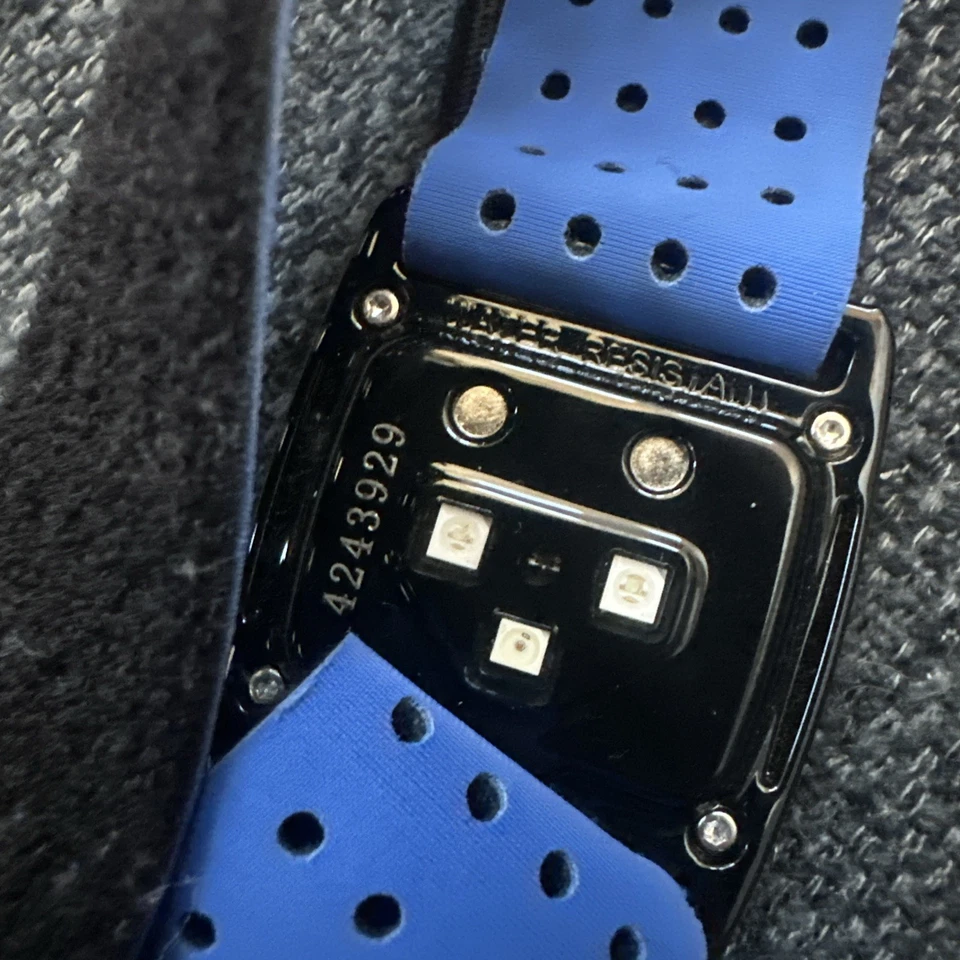 Brazalete monitor de ritmo cardíaco Scosche Rhythm avanzado impermeable y a prueba de polvo Foto 2 de 2