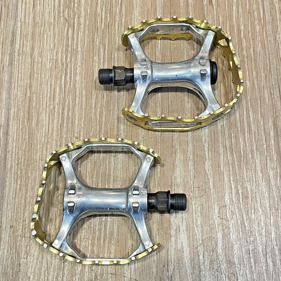 Pedales de aleación VP-747 Bear Traps XC-II BMX - 9/16" Gold Bike SE Foto 2 de 4