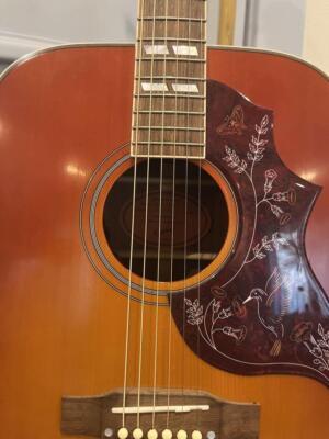 Acoustic Guitar Epiphone Masterbuilt by Gibson Hummingbird