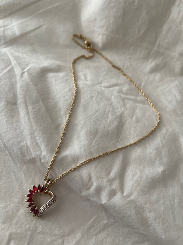 Avon Vintage Red Gemstone & Rhinestone Gold Tone Pendant Chain Necklace - Picture 8 of 10